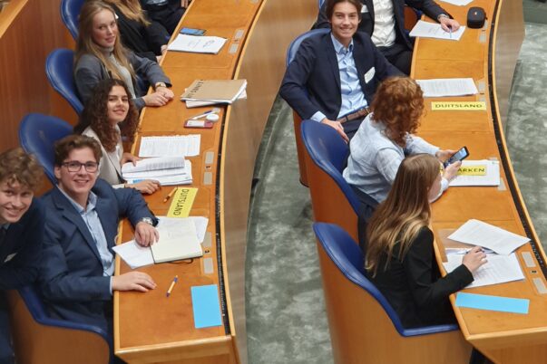 Model european parliament (Mep)
